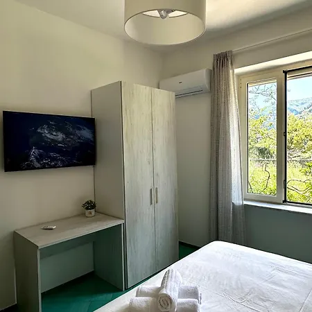 別荘 Simona House