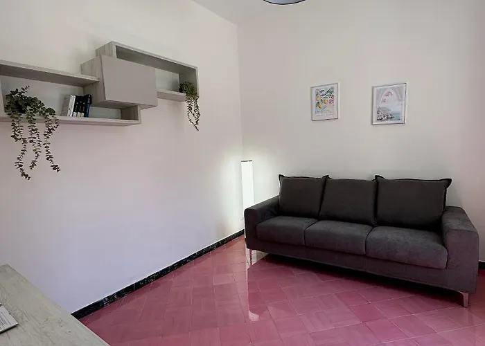 Simona House 라벨로
